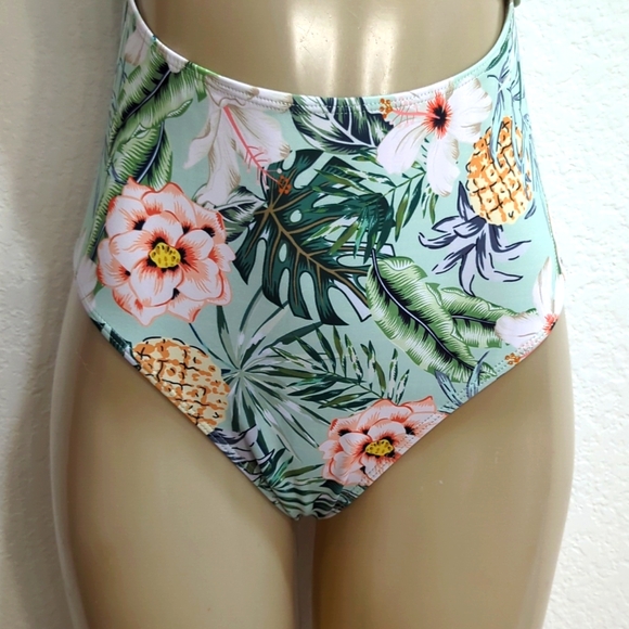 Swim Suit Size M - Picture 6 of 8